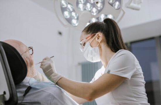 Jak wygląda wizyta u dentysty w ramach stomatologii zachowawczej?