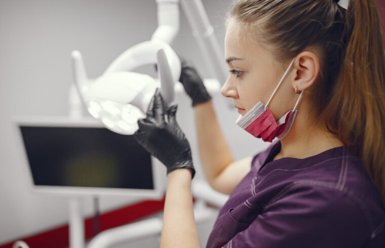 Jak rozpoznać, że szkliwo się odbudowuje?