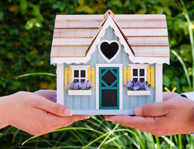 Skup nieruchomości, a sprzedaż na rynku wtórnym - co wybrać?