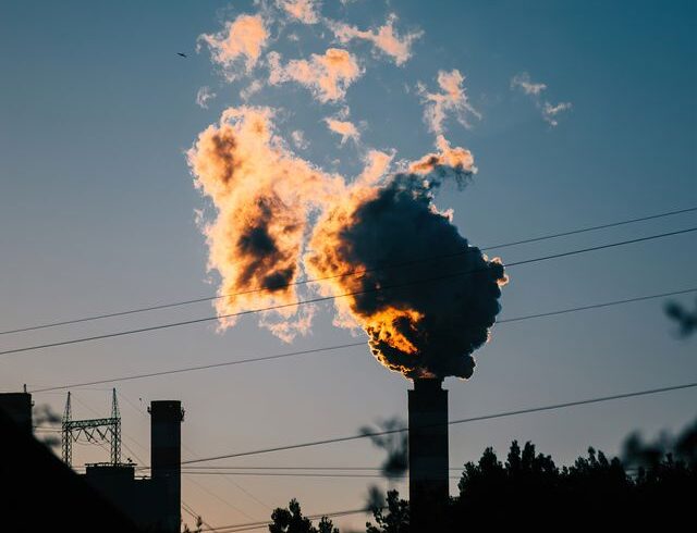 Jak dobrać rurociąg trudnościeralny do transportu cementu?
