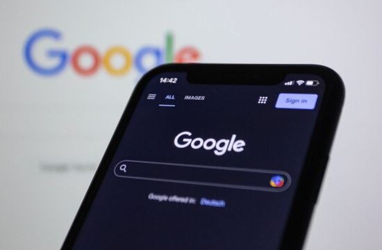 Czy pozycjonowanie w AI różni się od tradycyjnego SEO?