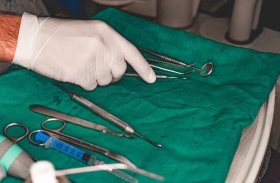 Jak wygląda wszczepienie implantu zęba krok po kroku?